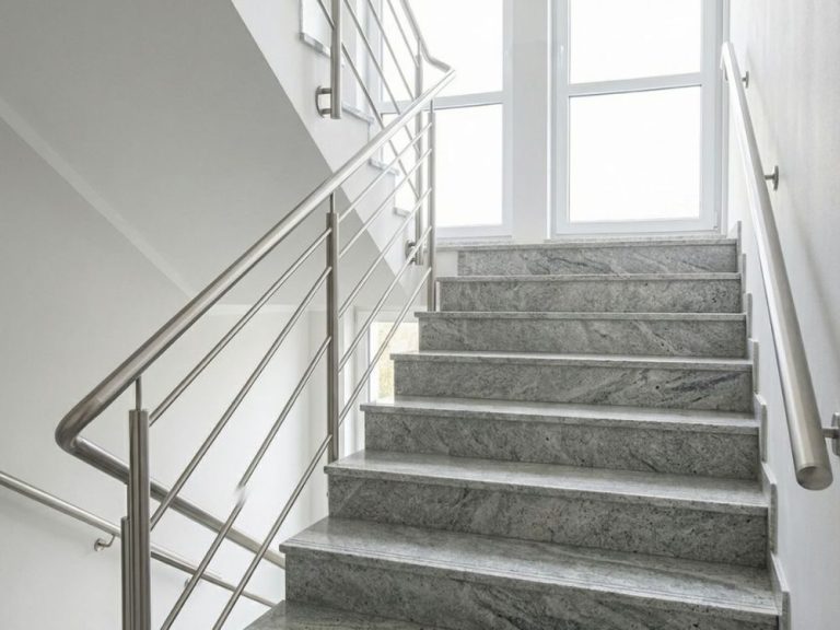 Treppenhaus Treppenhausreinigung – sauberes und gepflegtes Treppenhaus im Mehrfamilienhaus